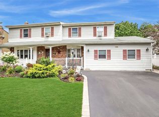 166 Gainsborough Rd, Holbrook, NY 11741