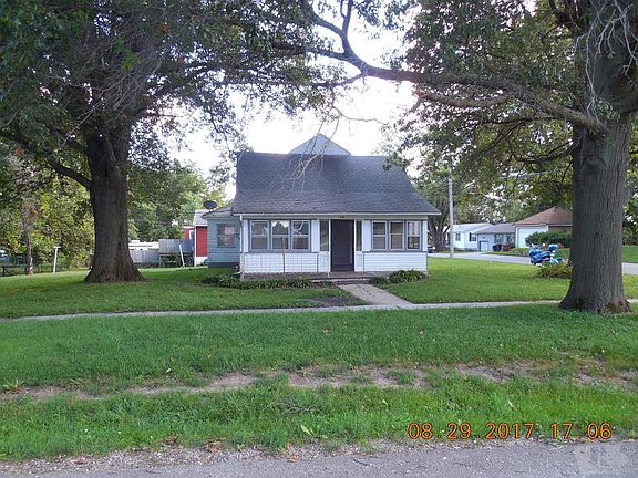 3rd image of 611 Pine St