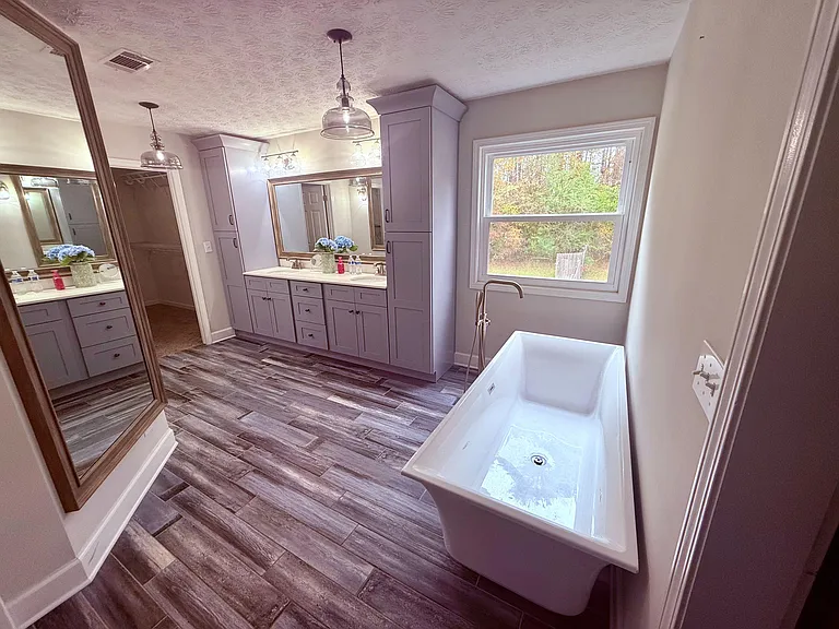 Soaking tub with modern finish
