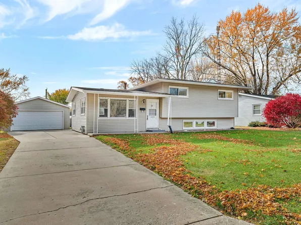423 Maple Dr, Morris, IL 60450