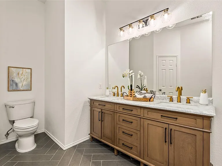 8433 Hawks Nest Dr — Photo 25