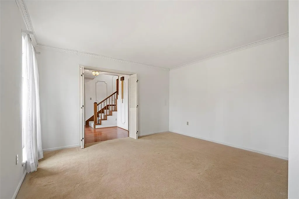 6 bed, 2.5 bath, 3180 sqft, $3,250 — Photo 3