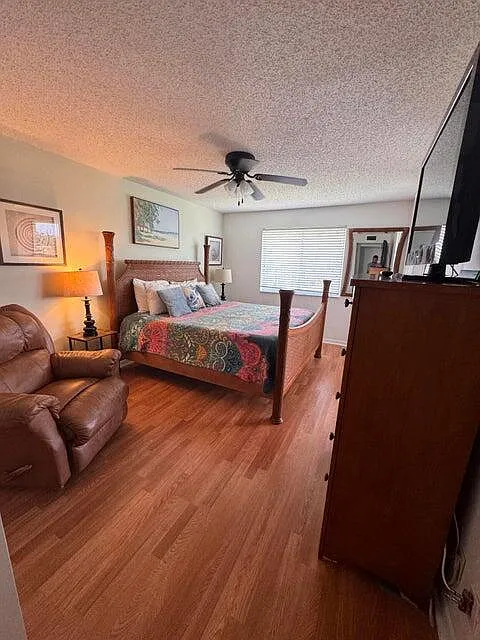 2 bed, 2.0 bath, 1056 sqft, $7,500 — Photo 4