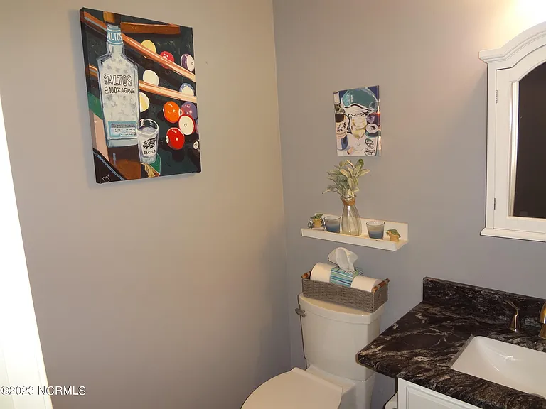 205 S Pointe Dr #B — Photo 18