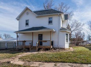 808 Jefferson Ave, Lowden, IA 52255