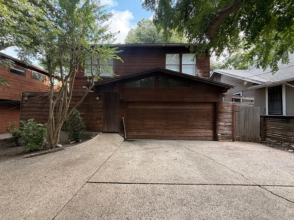 802 Leonard St