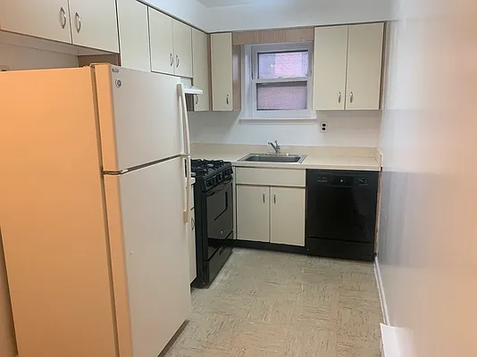 Rented by 18 REALTY | media 10