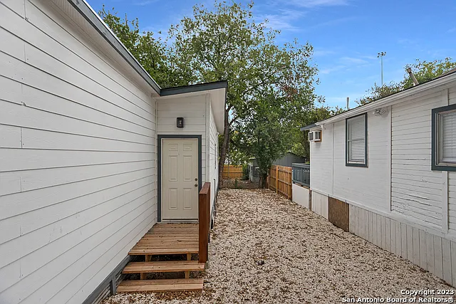 2 bed, 2.0 bath, 936 sqft, $1,550 — Photo 3