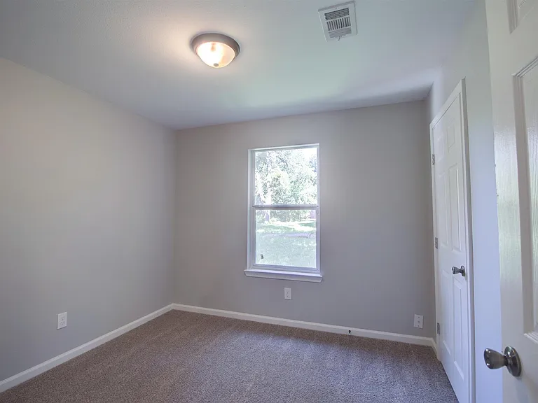 1022 Jeff St — Photo 12