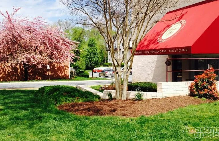 Round Hill Apartments of Chevy Chase — Photo 11