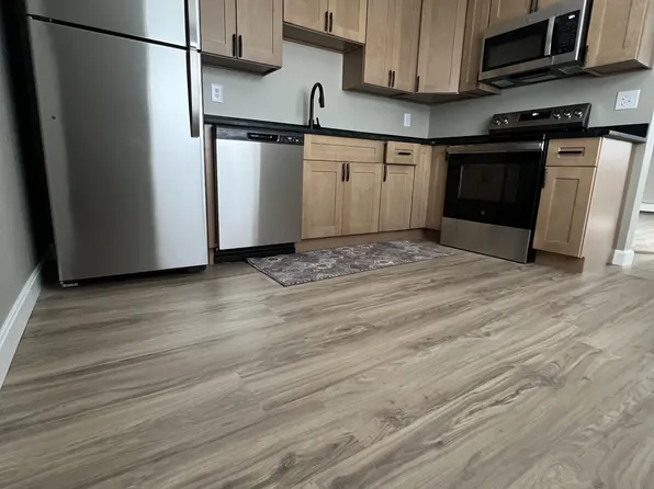 175 Willard St APT 12, Lowell, MA 01850