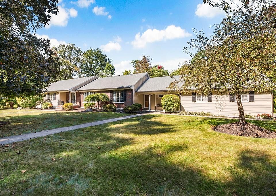 1st image of 40 Parkwood Dr