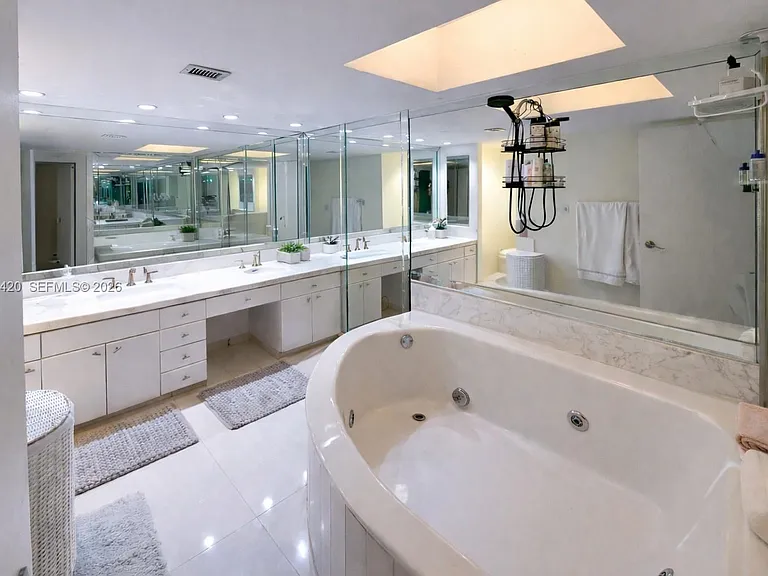 19707 Turnberry Way #20G — Photo 13