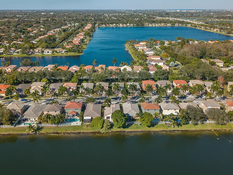 3800 Woodfield Dr — Photo 46