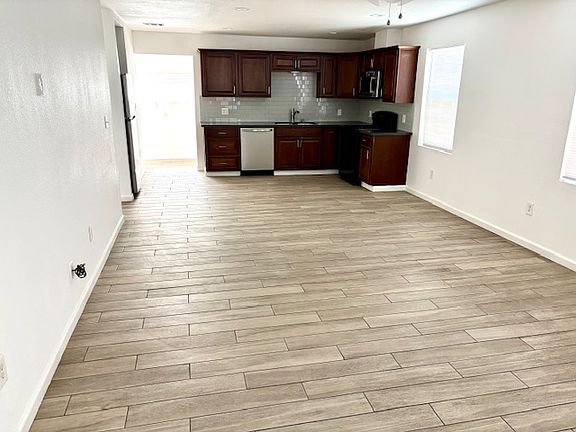 2nd image of 529 N Lincoln Ave