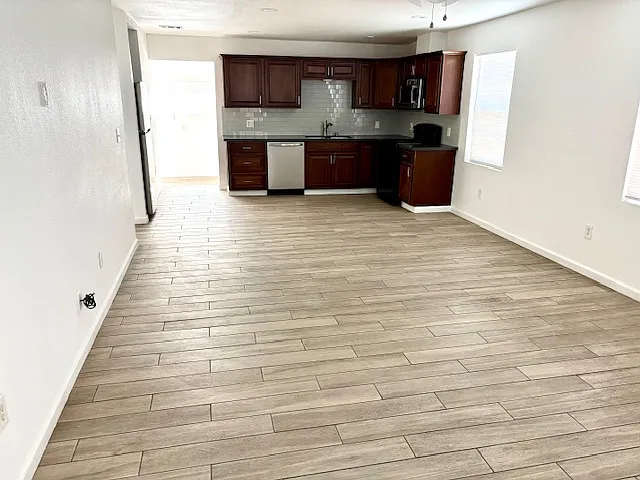 529 N Lincoln Ave — Photo 2