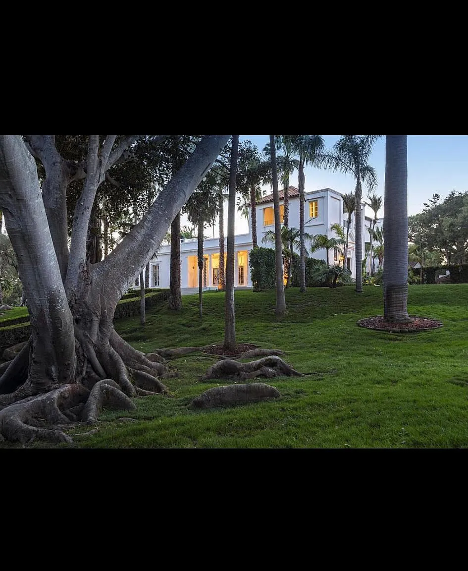 631 Parra Grande Ln — Photo 2