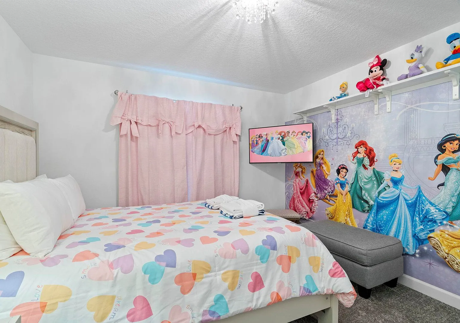 Magical Themed Home with Pool in Top Resort — Photo 3
