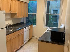 1999 Commonwealth Ave