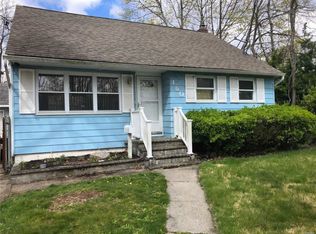160 Charter Oaks Ave, Brentwood, NY 11717