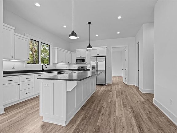 4th image of 66 Glyndebourne Dr