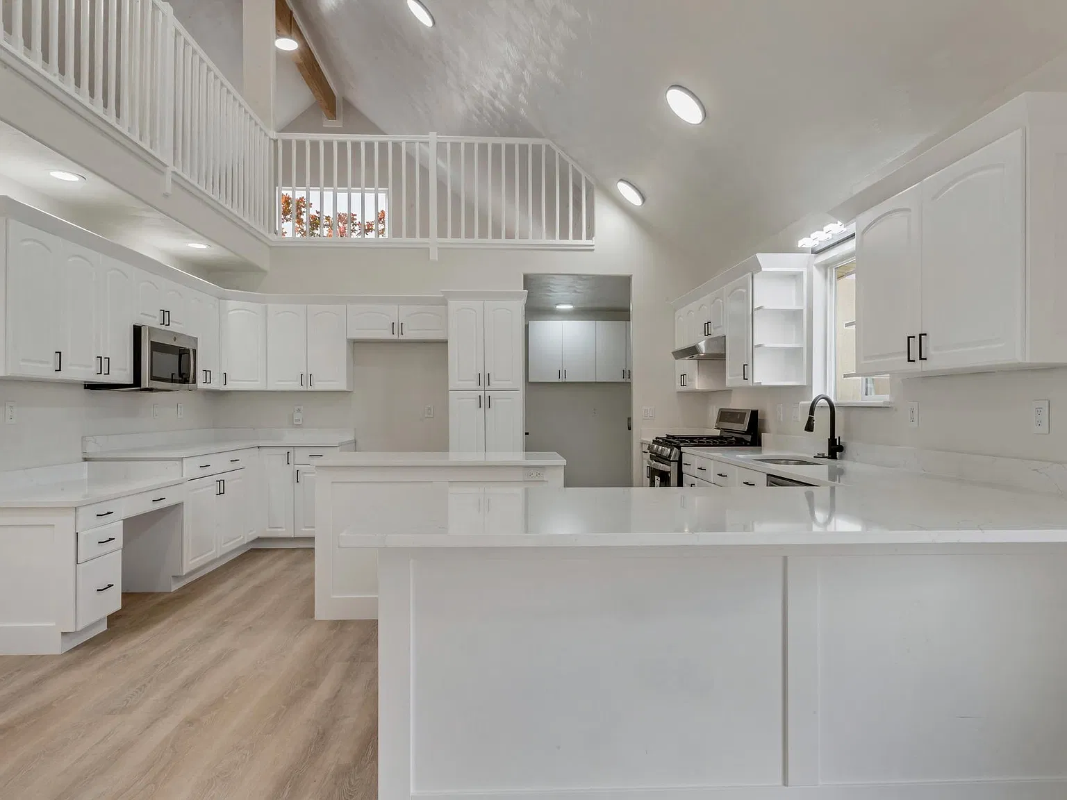 7 bed, 3.5 bath, 5800 sqft, $4,995 — Photo 1