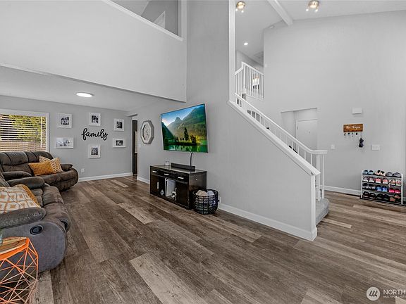 4th image of 6005 37th Court SE