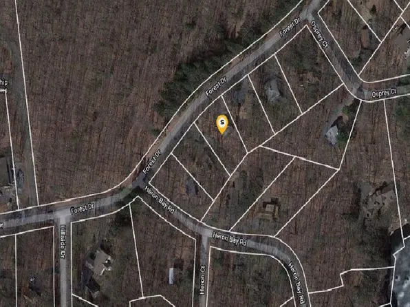 605 Forest Dr, Hawley, PA 18428