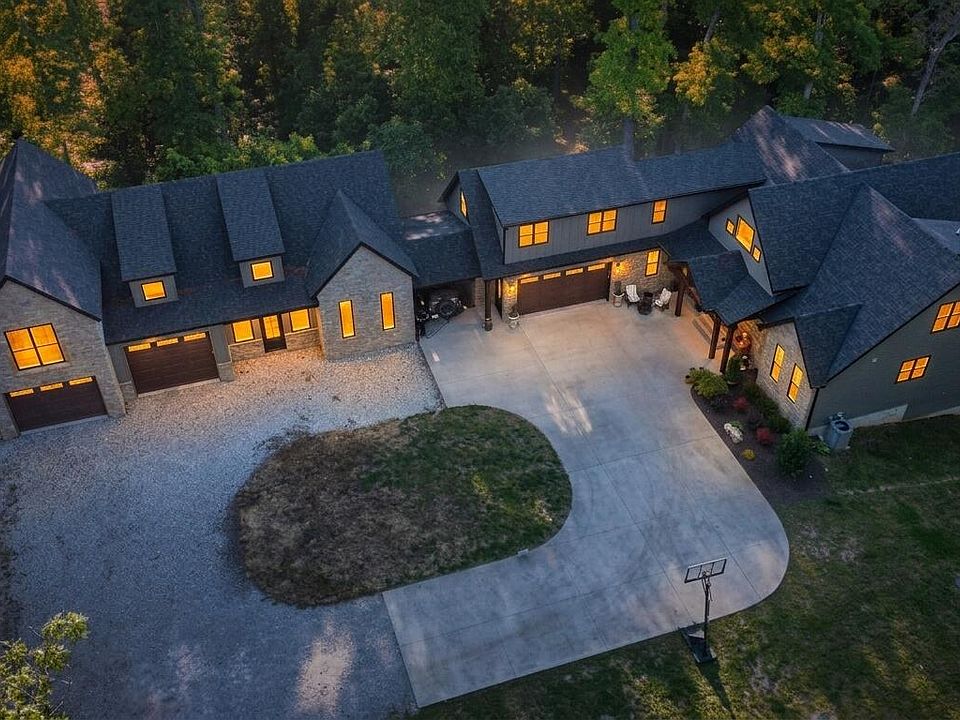 1st image of 950 Regal Heights Lane