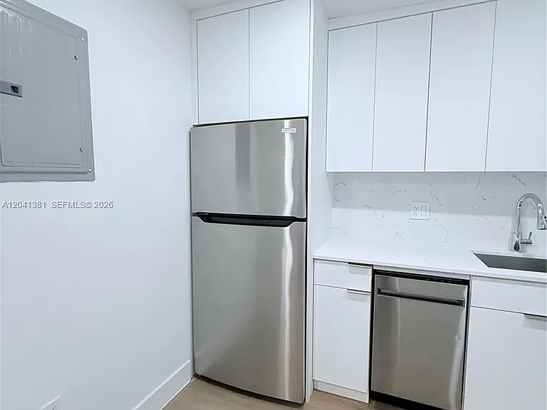 1900 Meridian Ave #403 — Photo 7