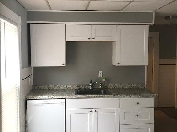2nd image of 68 1/2 Glen Ave Floor 1