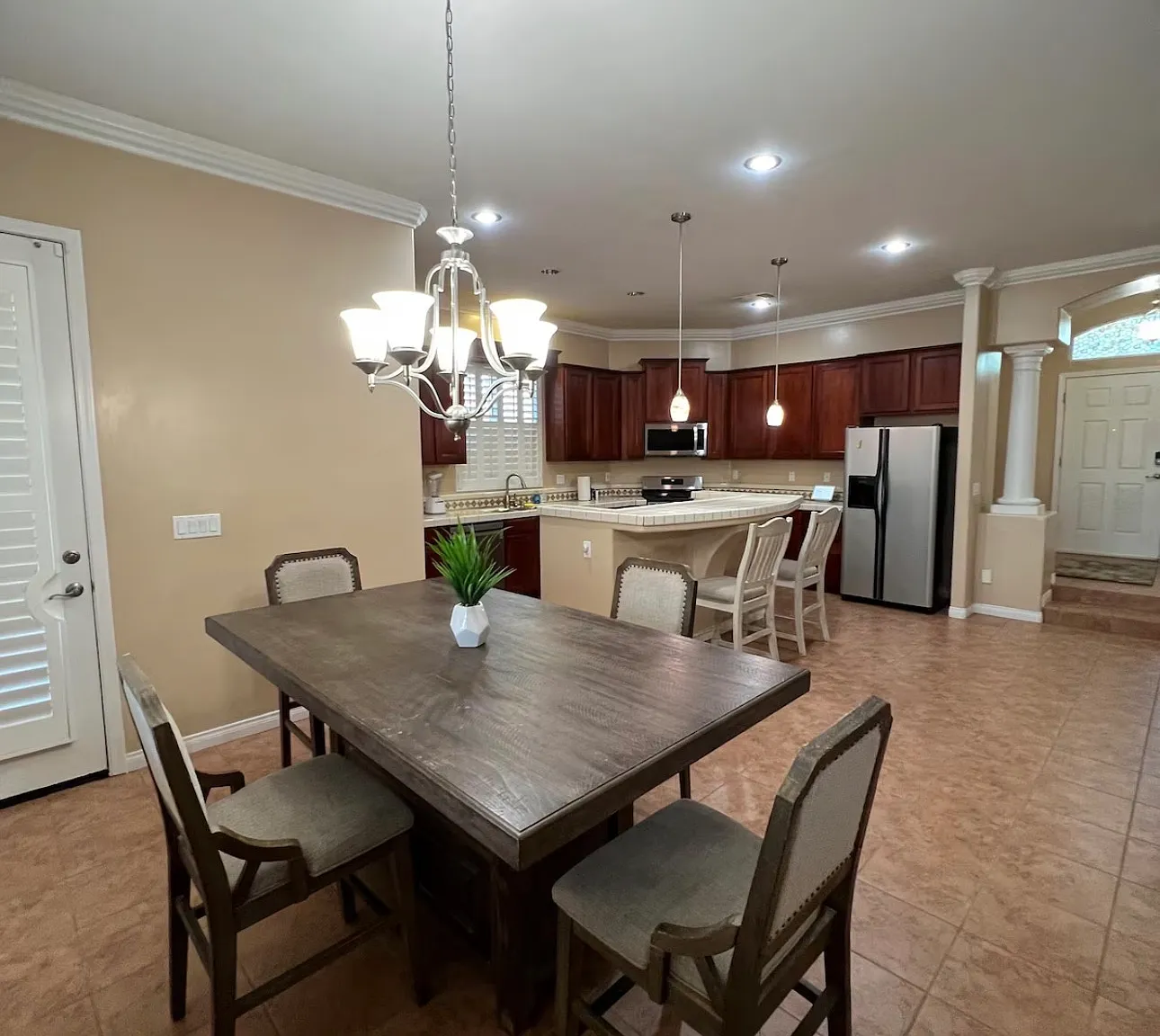 4 bed, 2091 sqft, $4,500 — Photo 4