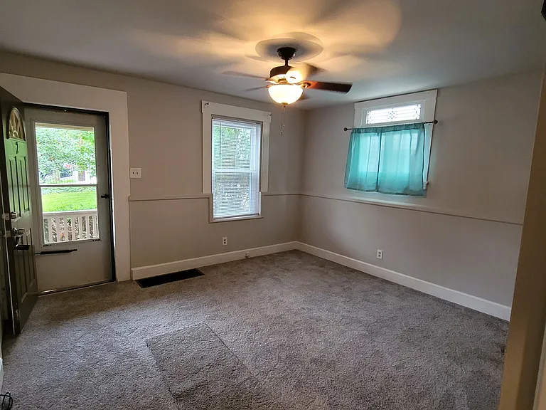 816 Montague Roadu2 Left Side — Photo 4