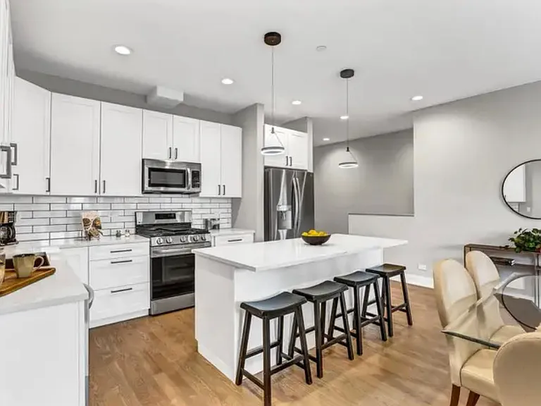 2536 N 72nd Ct — Photo 5