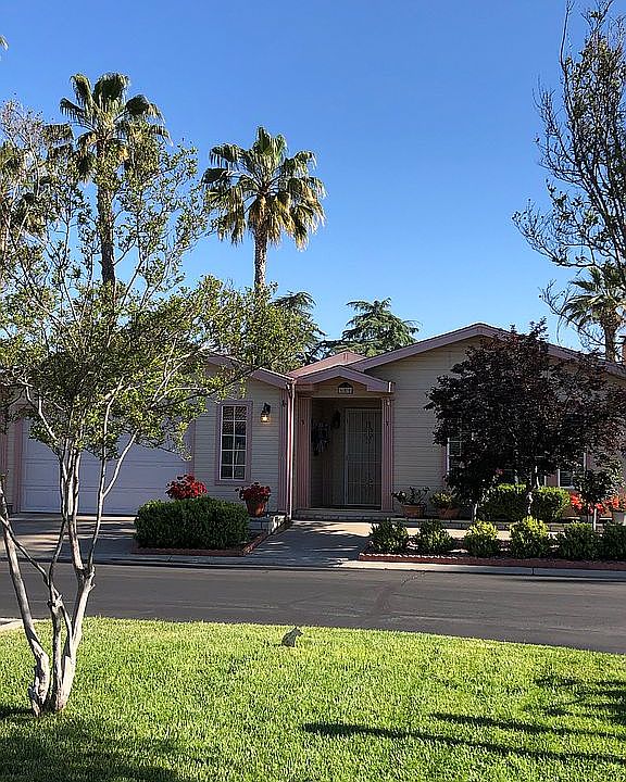 1st image of 680 Bahama Dr