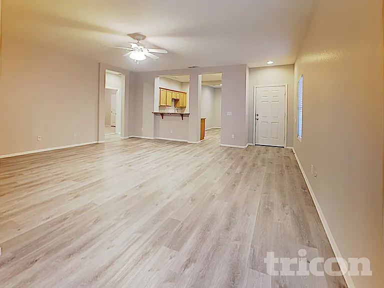 13732 W Mauna Loa Ln — Photo 4