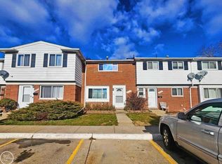 19833 Susan Ct, Clinton Township, MI 48035