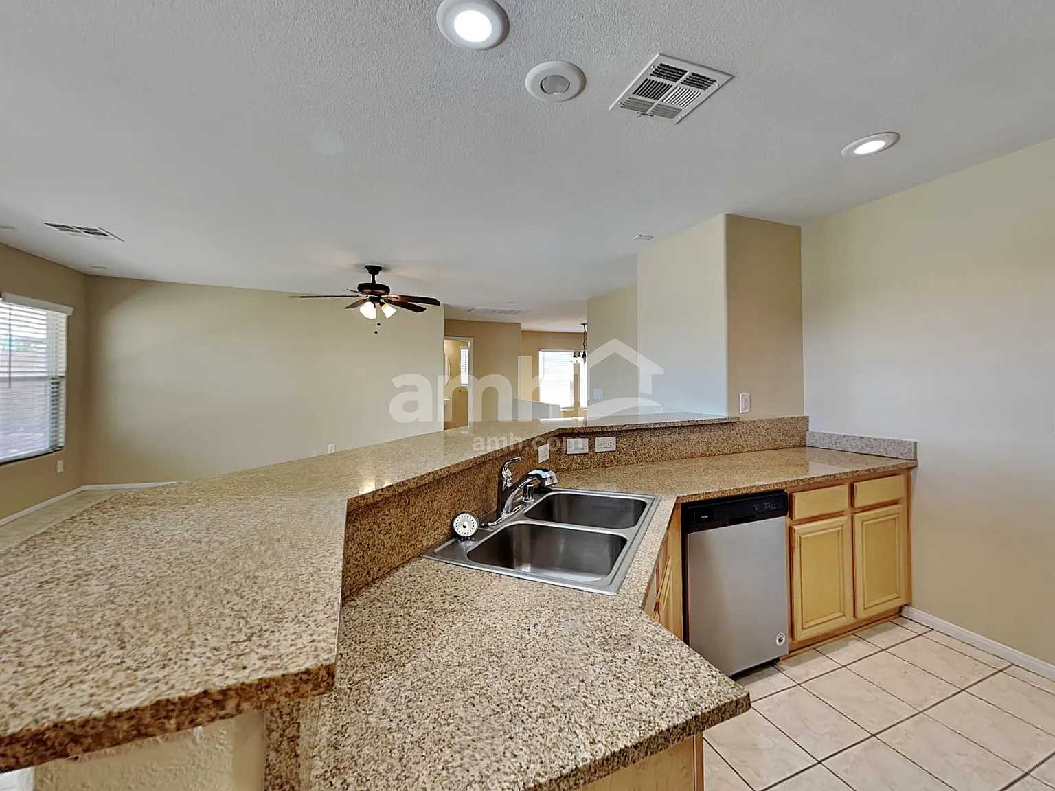 4 bed, 2.5 bath, 2543 sqft, $2,555 — Photo 4