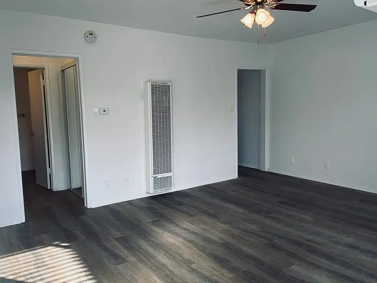 13860 Burbank Blvd — Photo 26