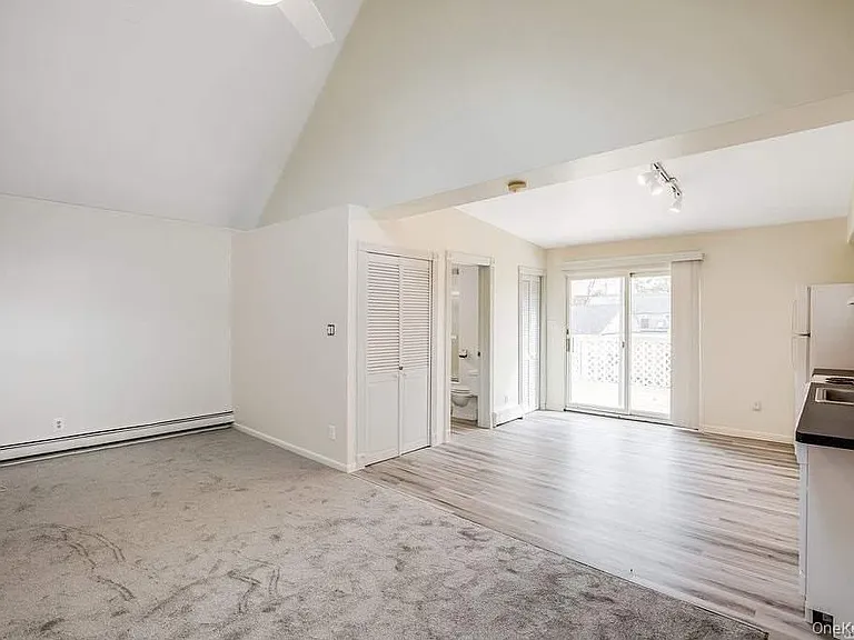 75 Maxwell Ave #B — Photo 2