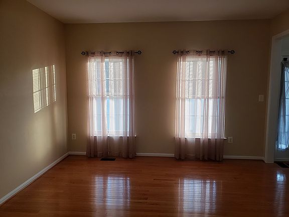 Living Room
13X10