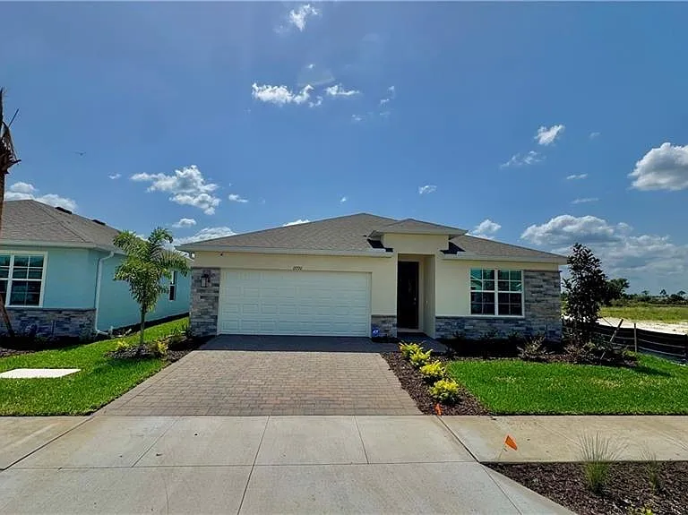 17710 Shade Tree Loop — Photo 3