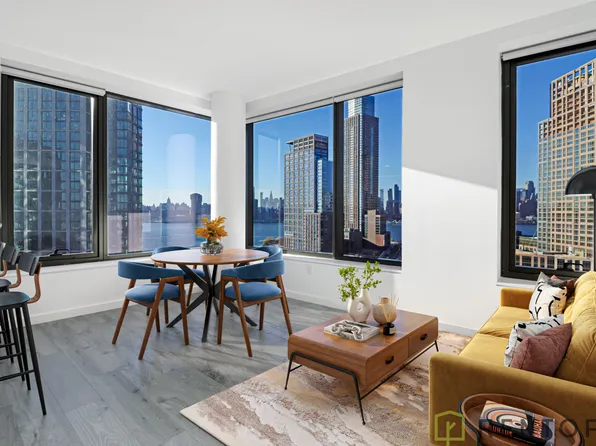 87 Commercial Street image 1 of 11