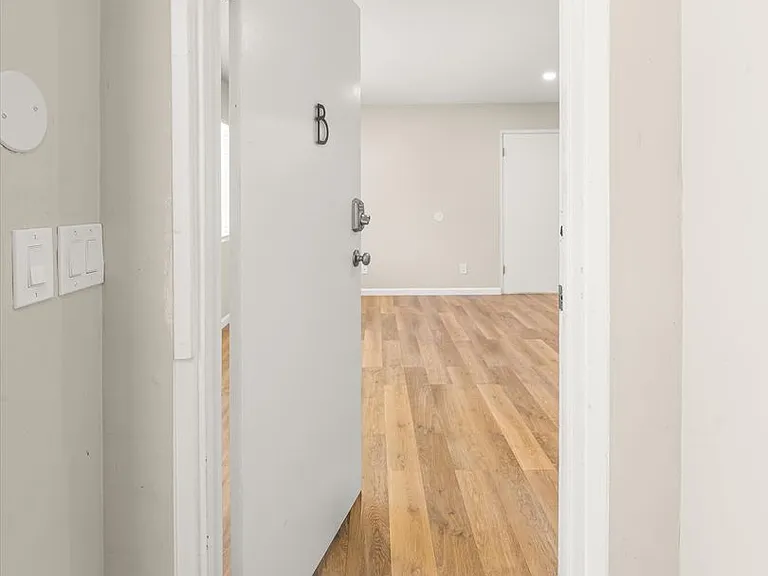 130 S Soledad St — Photo 8