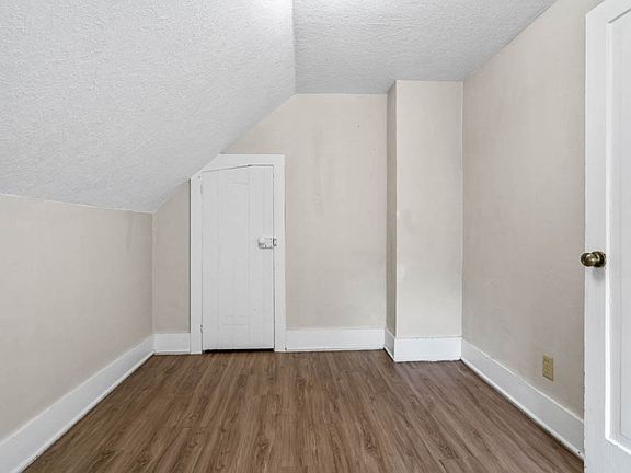 3rd image of 904 1/2 Clay St