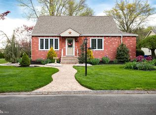 12 Sycamore St, Moorestown, NJ 08057