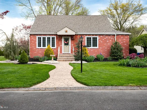 12 Sycamore St, Moorestown, NJ 08057