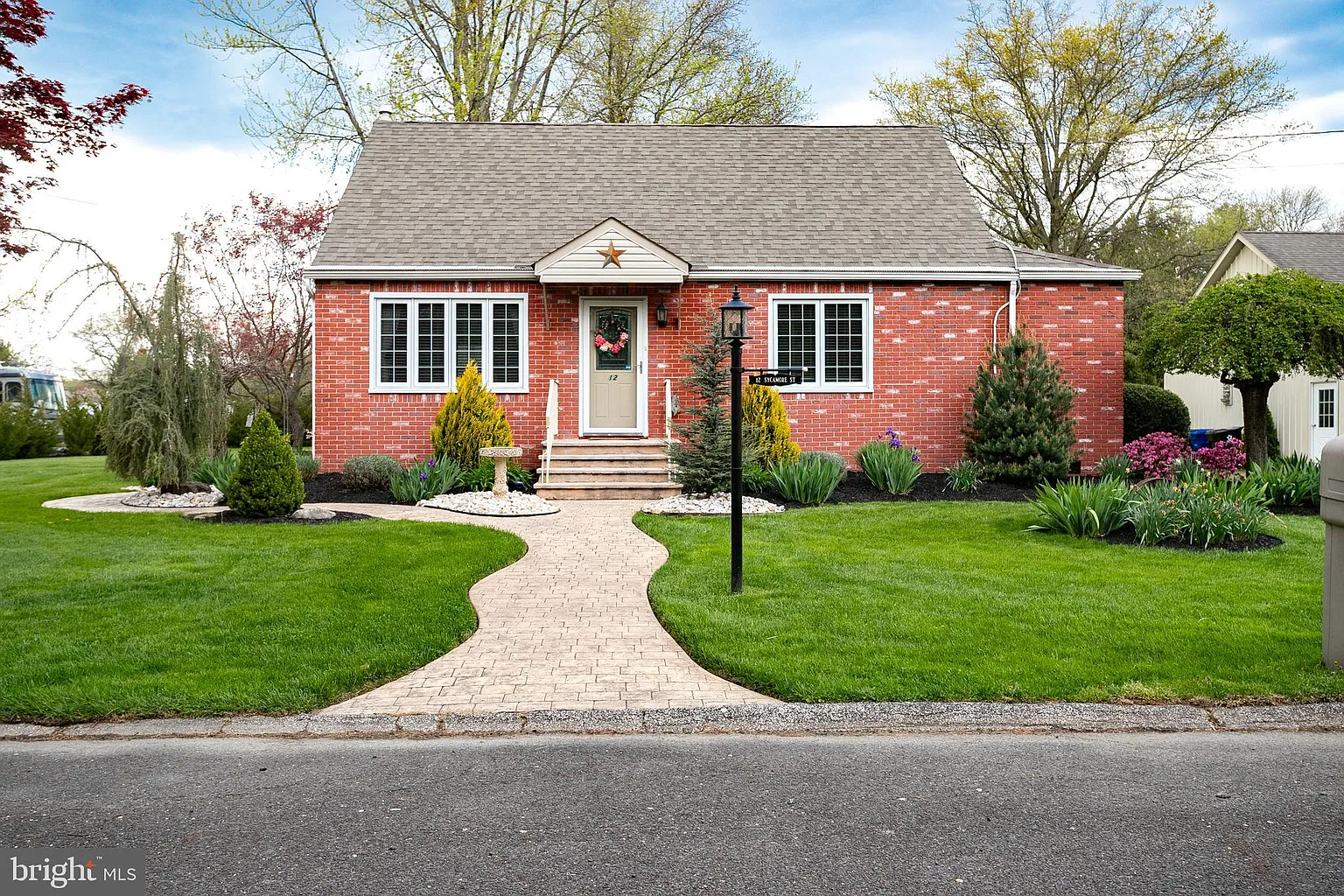 12 Sycamore St photo 1
