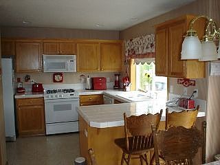 Kitchen w/gas appliances