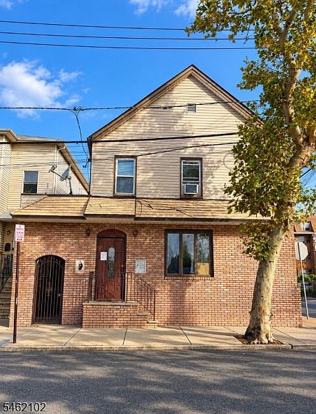 1st image of 15 Hensler St